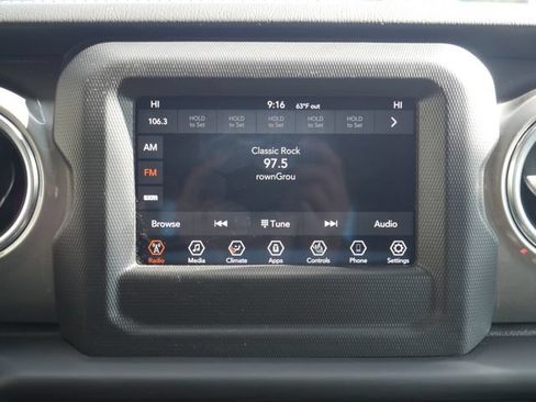 Used 2018 Jeep Wrangler Unlimited Sahara w/ Cold Weather Group AWD/4WD image 19