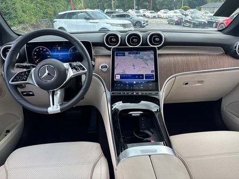 Used 2025 Mercedes-Benz GLC 350e 4MATIC image 21