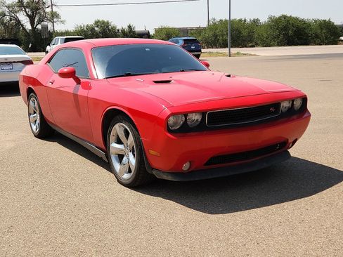 Used 2014 Dodge Challenger R/T RWD image 2