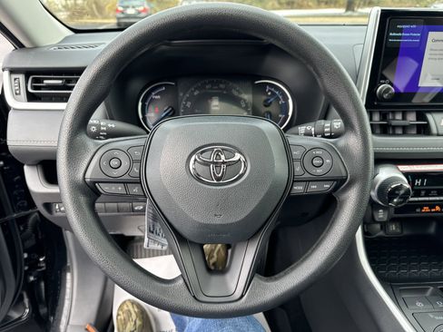 New 2025 Toyota RAV4 XLE w/ Convenience Package AWD/4WD image 17