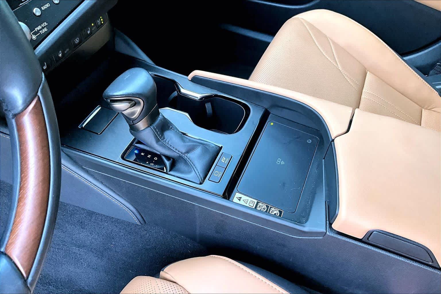 Used 2023 Lexus ES 300h Ultra Luxury w/ Accessory Package (Z2) FWD image 17
