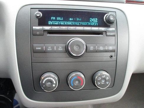 Used 2009 Buick Lucerne CX image 33