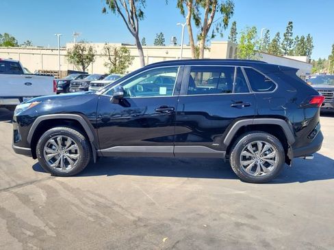 Used 2022 Toyota RAV4 XLE Premium image 29