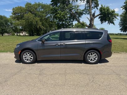 Used 2022 Chrysler Pacifica Touring-L