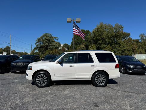 Used 2015 Lincoln Navigator 2WD image 2