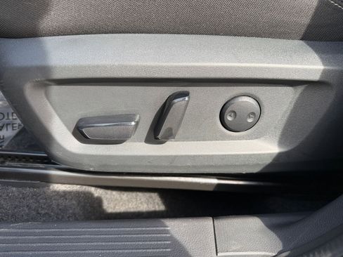 Used 2025 Nissan Rogue SV image 22