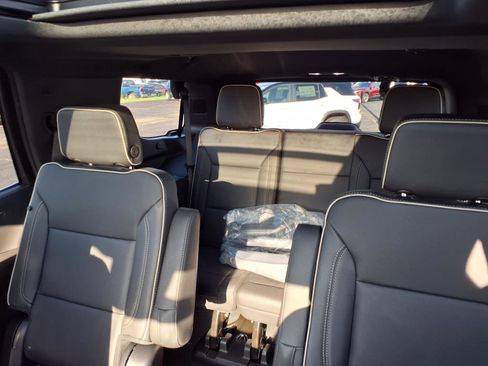New 2025 Chevrolet Tahoe Premier w/ Sun And Tow Package AWD/4WD image 12