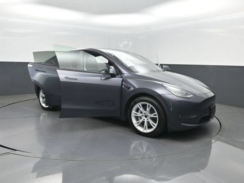 Used 2022 Tesla Model Y Long Range AWD/4WD image 35