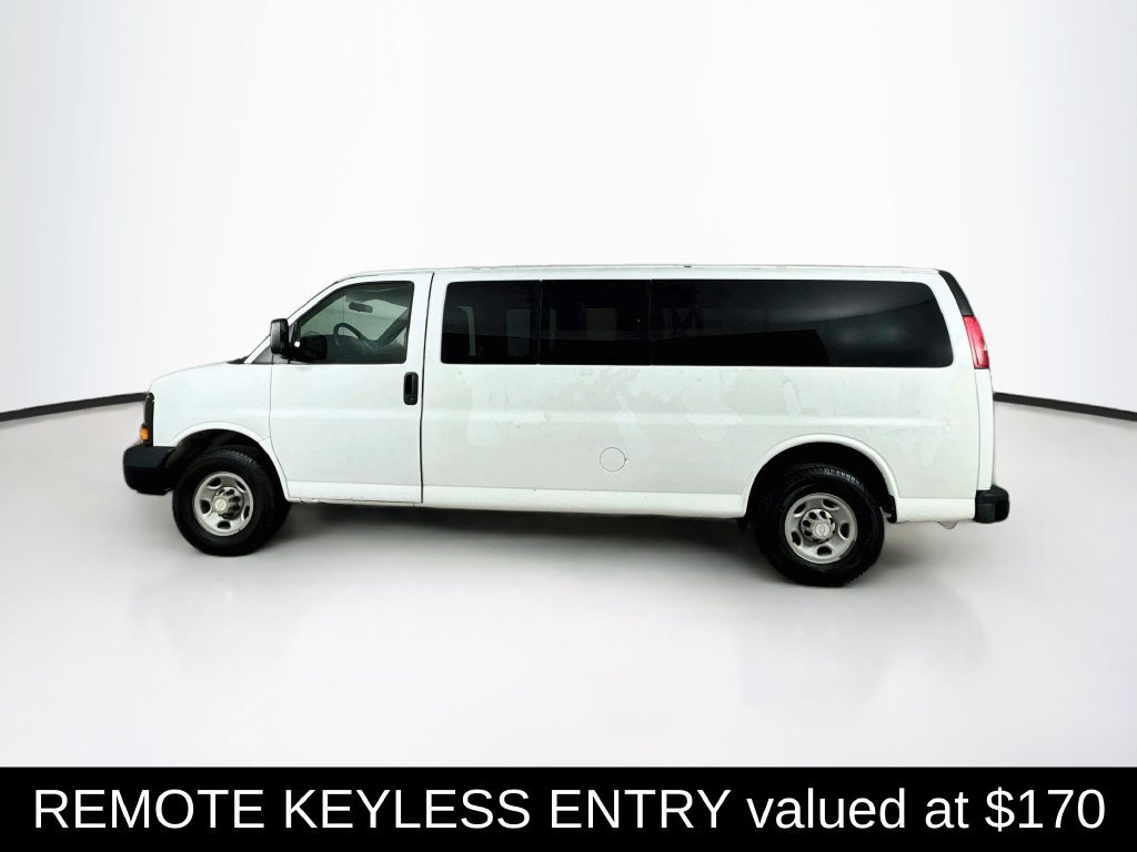 Used 2008 Chevrolet Express 3500 Extended Passenger RWD image 4