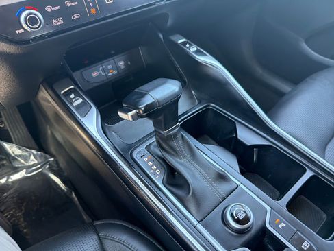 Used 2024 Kia Sorento S FWD image 17