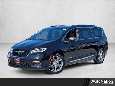 New 2026 Chrysler Pacifica Pinnacle image 1