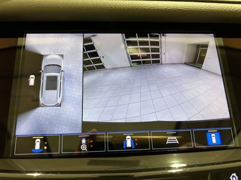 Used 2022 Cadillac XT6 Premium Luxury w/ Technology Package FWD image 13