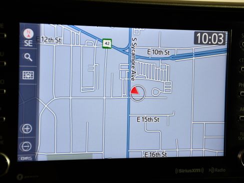 Used 2021 Toyota Highlander XLE image 27