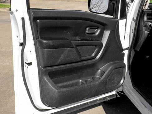 Used 2021 Nissan Titan S image 40