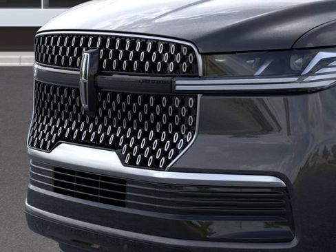 New 2026 Lincoln Navigator Premiere AWD/4WD image 17