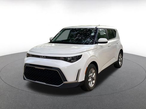 Used 2025 Kia Soul LX w/ LX Technology Package image 3