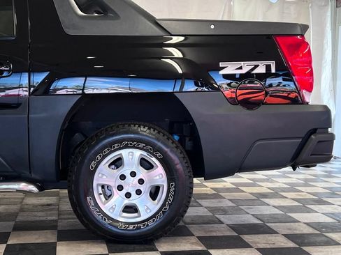 Used 2004 Chevrolet Avalanche Z71 w/ Sun And Sound Package AWD/4WD image 19