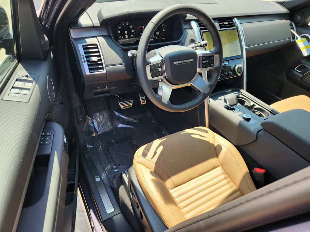 New 2026 Land Rover Discovery Limited Edition AWD/4WD image 16