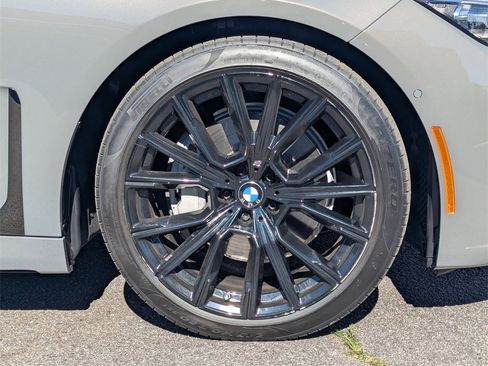 Used 2022 BMW 740i w/ M Sport Package image 30