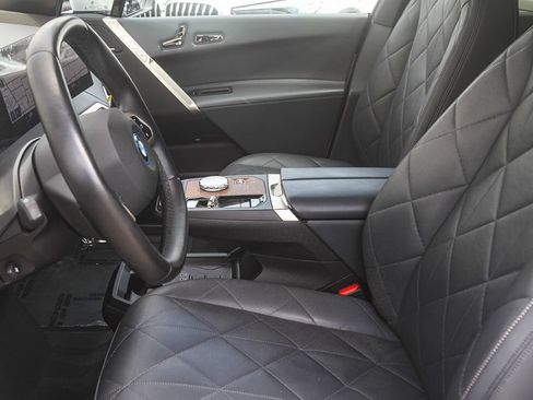 Used 2023 BMW iX xDrive50 w/ Premium Package AWD/4WD image 13