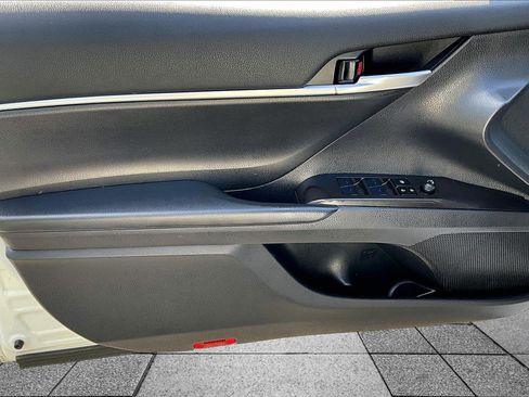 Used 2023 Toyota Camry SE image 18