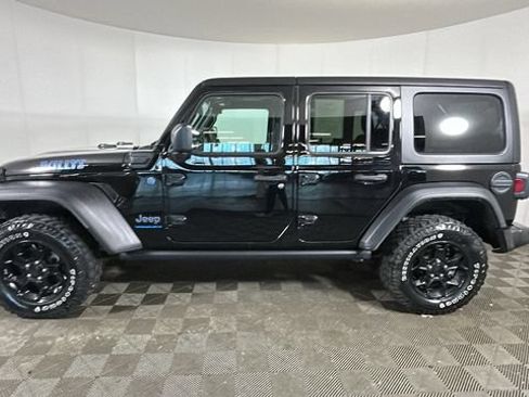 Used 2023 Jeep Wrangler Unlimited w/ 8.4" Radio Group AWD/4WD image 5