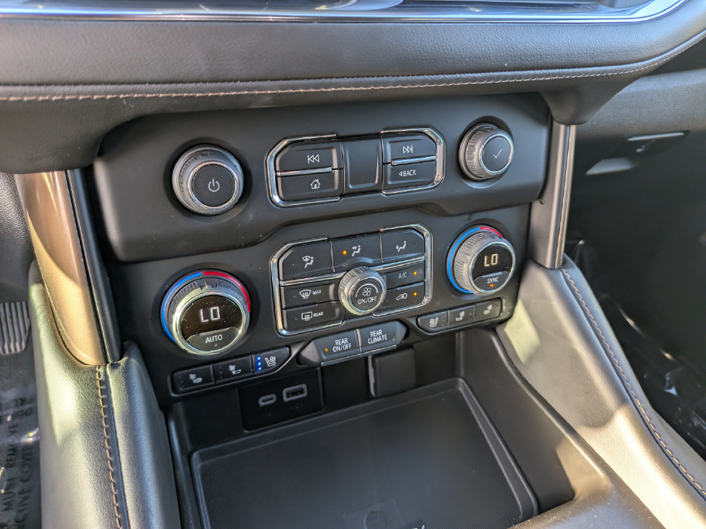 Used 2024 Chevrolet Tahoe High Country AWD/4WD image 27