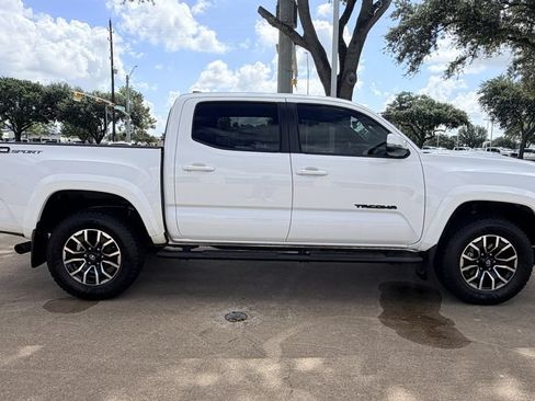 Used 2022 Toyota Tacoma TRD Sport w/ Technology Package RWD image 6