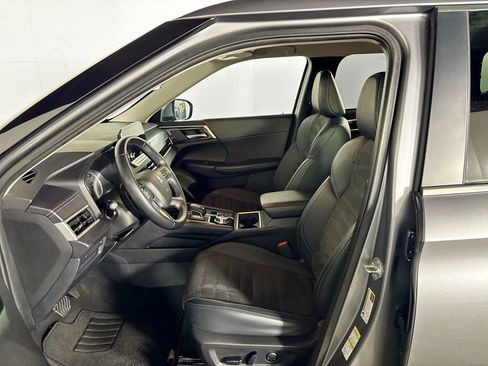 Used 2024 Mitsubishi Outlander SE image 11