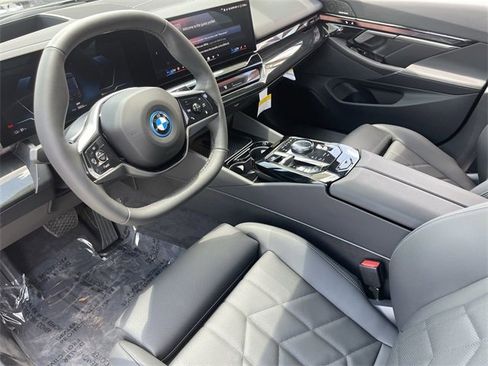 New 2026 BMW i5 eDrive40 w/ Premium Package image 18