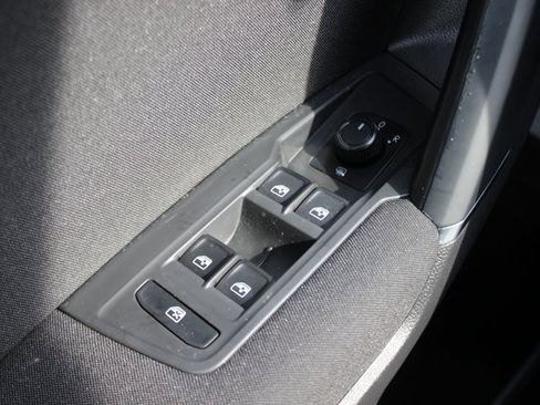 Used 2020 Volkswagen Tiguan S image 16