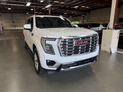 Used 2025 GMC Yukon XL Denali AWD/4WD image 6