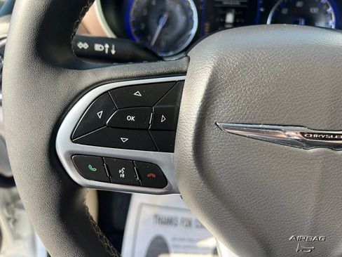 Used 2022 Chrysler Voyager LX image 18