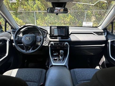 Used 2020 Toyota RAV4 XLE FWD image 32