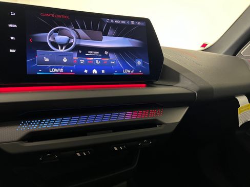 Used 2026 BMW M235i xDrive w/ Technology Package image 29