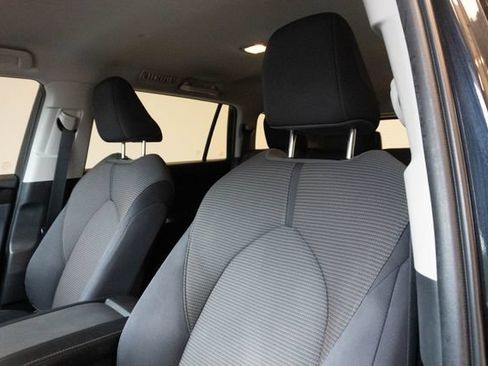Used 2022 Toyota Highlander L FWD image 19