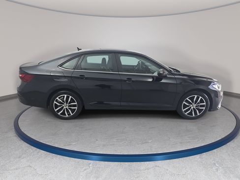 Certified 2025 Volkswagen Jetta SE FWD image 4