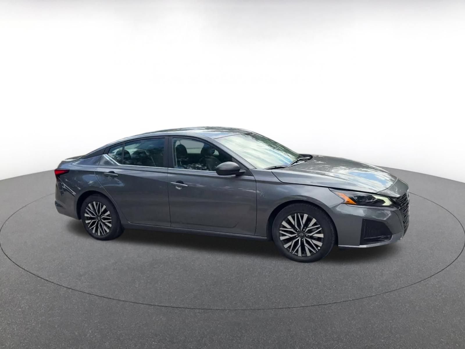 Used 2026 Nissan Altima 2.5 SV FWD image 2