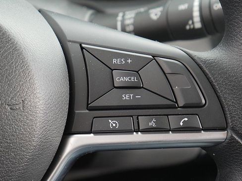 Used 2025 Nissan Leaf S image 28