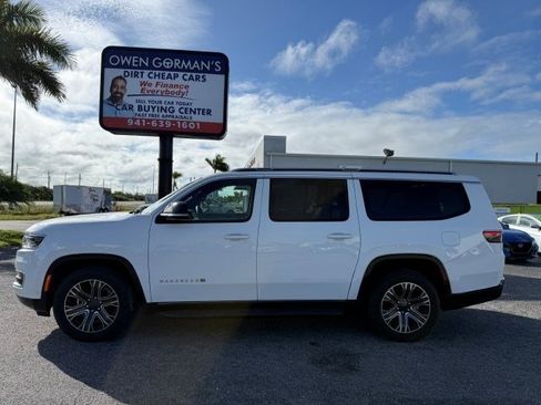 Used 2024 Jeep Wagoneer L Series II w/ Flexible Seating Group image 1