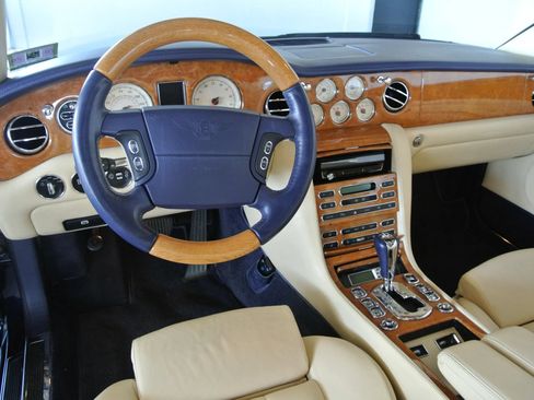 Used 2009 Bentley Azure RWD image 13