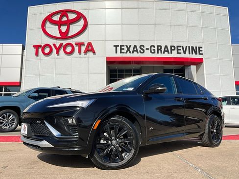 Used 2025 Buick Envista Sport Touring image 2