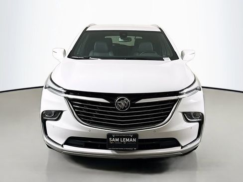 Used 2023 Buick Enclave Essence FWD image 2
