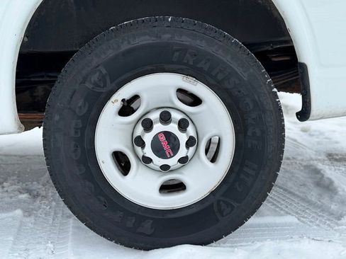 Used 2016 GMC Savana 2500 image 31