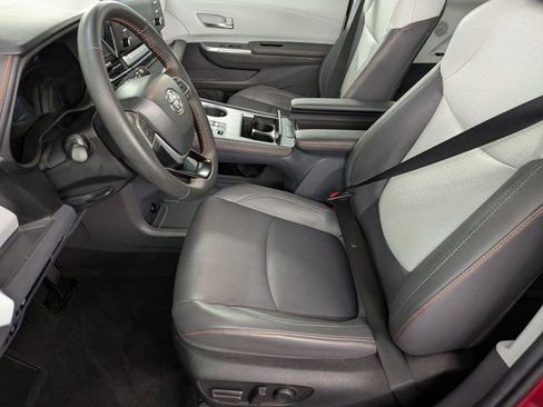 Used 2023 Toyota Sienna XSE FWD image 12