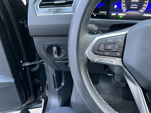 Used 2022 Volkswagen Tiguan SE image 11