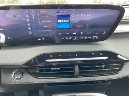 Used 2025 Buick Enclave Preferred image 23