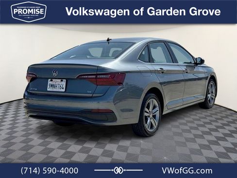 Used 2024 Volkswagen Jetta SE FWD image 7