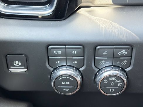 New 2026 GMC Sierra 3500 Denali w/ Denali Reserve Package AWD/4WD image 11