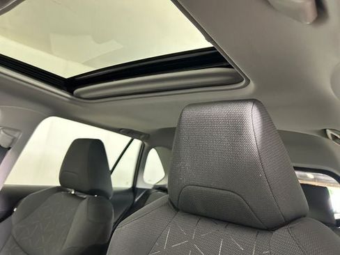 Used 2021 Toyota RAV4 XLE w/ Convenience Package AWD/4WD image 12